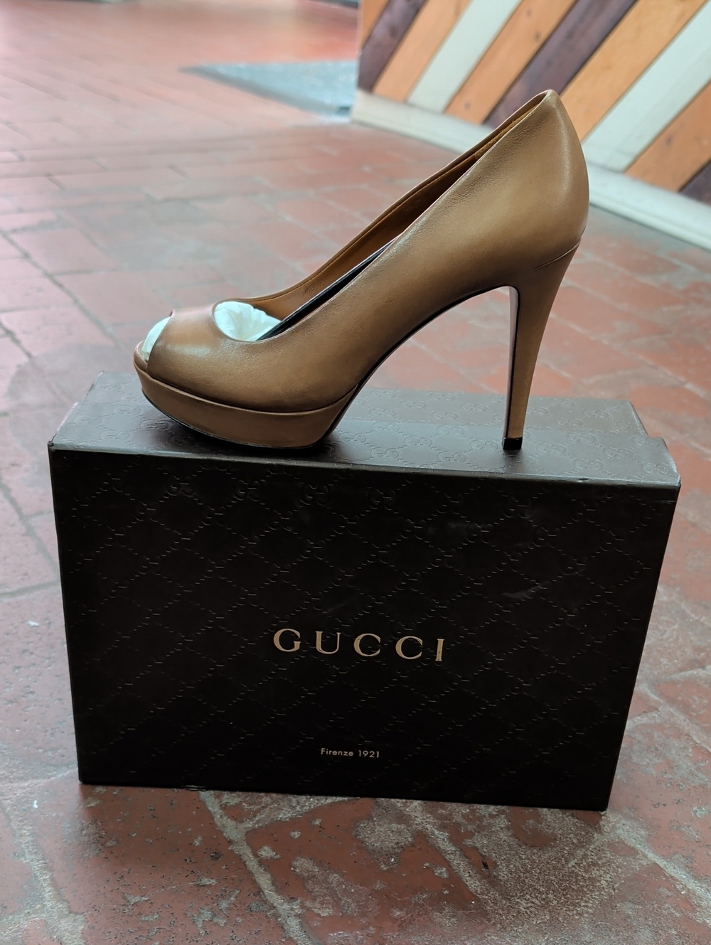 Gucci Saddle Soft Tamponato Peep Toe Heels S1-022